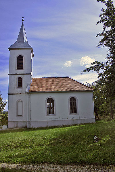 File:Kapela v Čikečki vasi.jpg