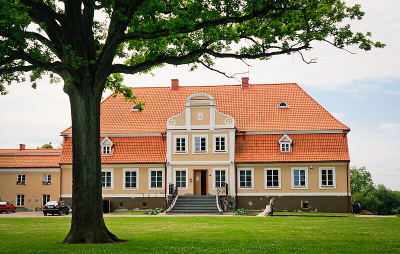 File:Kelme manor.jpg