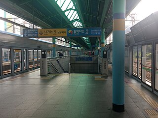 Платформа станции на Первой линии