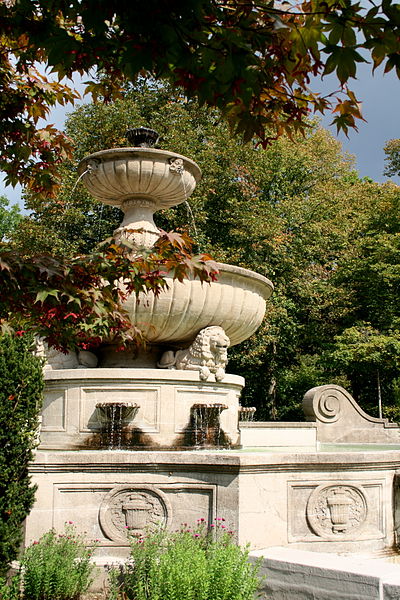 File:Löwenbrunnen Hauptfriedhof.jpg