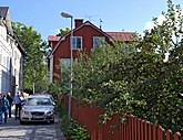 Fil:Löwenströmska trädgården och Torggatan.jpg