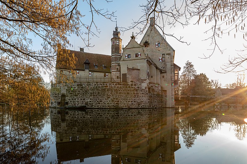 File:Lüdinghausen, Burg Vischering -- 2019 -- 3669.jpg
