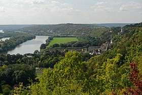 En del av tomten ligger i Seinedalen (La Roche-Guyon-området)