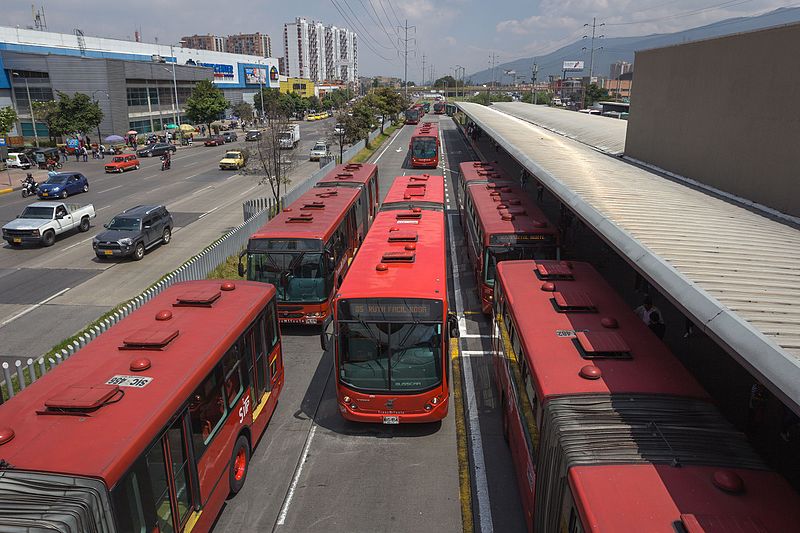 File:La estación Portal del Norte, TransMilenio, Bogotá, Colombia.jpg