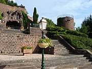 La grotte et le château.