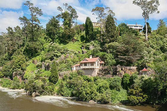 Shore of South Eask River from King's Bridge, Launceston