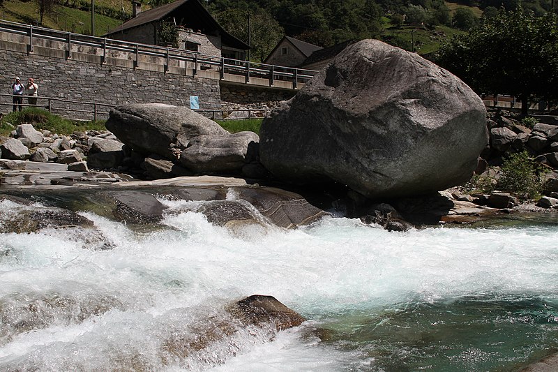 File:Lavertezzo. Il fiume. 2011-08-13 12-29-31.jpg