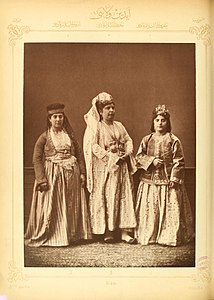 Femmes musulmanes du vilayet d'Aydın, pavillon ottoman de l'exposition universelle de Vienne, Pascal Sébah, 1873