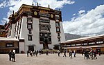 Thumbnail for File:Lhasa-Potala-48-Klosterhof-2014-gje.jpg