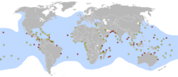 Distribución de C. mydas. Los círculos rojos son sitios importantes de anidación. Los círculos amarillos representan ubicaciones de menor importancia