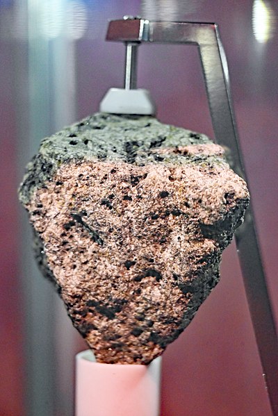 File:Lunar sample 15555, Tellus Museum (09).jpg