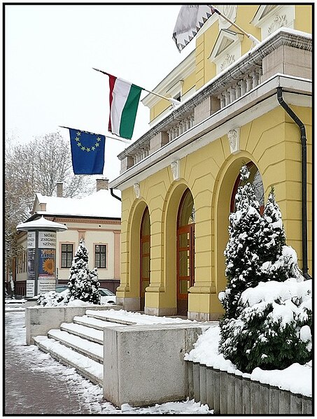 File:Móricz Zsigmond Színház, Nyíregyháza, 2008 első hó - panoramio - Szemes Elek (21).jpg