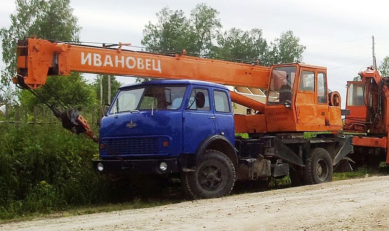 File:MAZ-5335 based crane truck.jpg