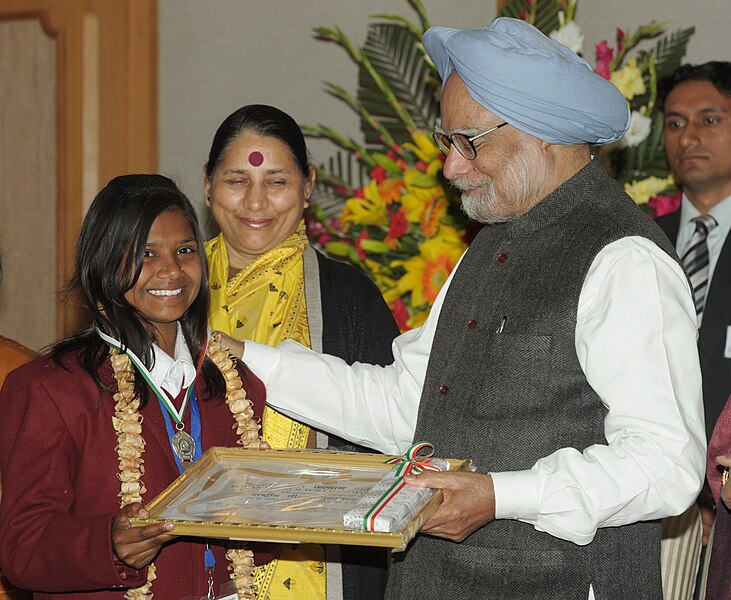 File:Manmohan Singh presenting the National Bravery Geeta Chopra Award-2012 to Miss Renu of ...