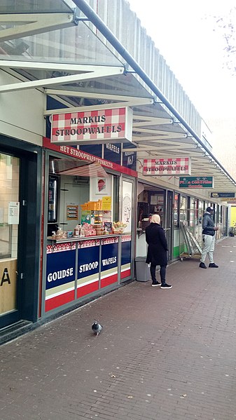 File:Markus Stroopwafels, Gouda (2020) 01.jpg