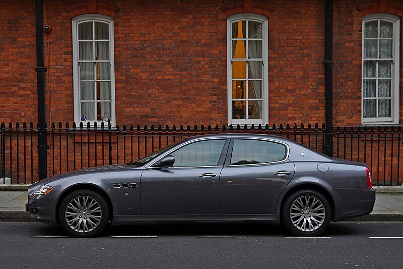 File:Maserati Quattroporte V (side view).jpg