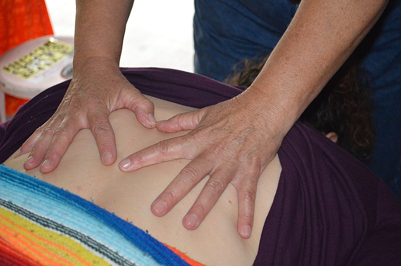 File:Massage (8047146909).jpg