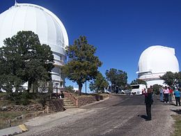 Telescoape Observatorul McDonald de 82 și 107 inci.JPG