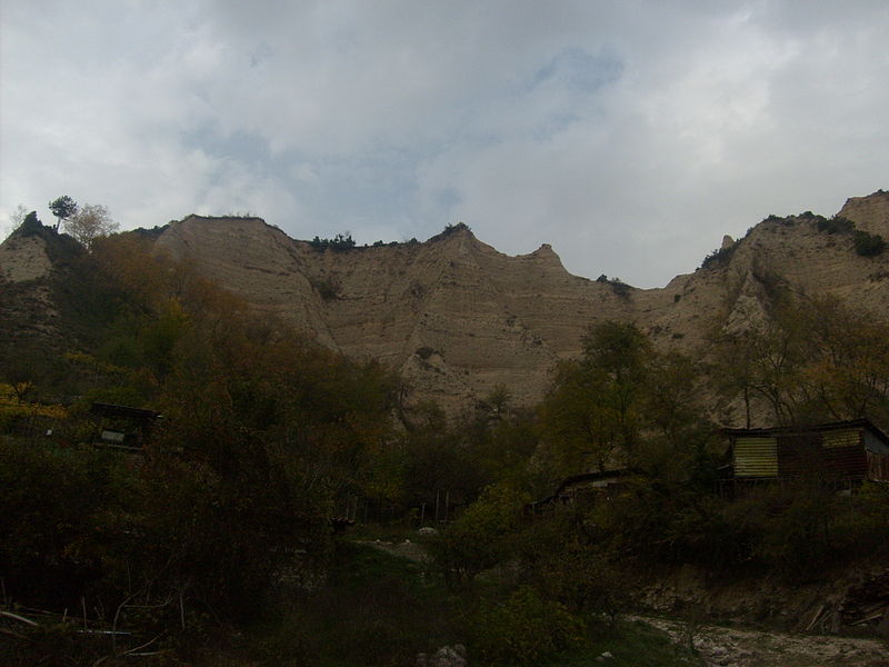 File:Melnik pyramids TodorBozhinov.jpg