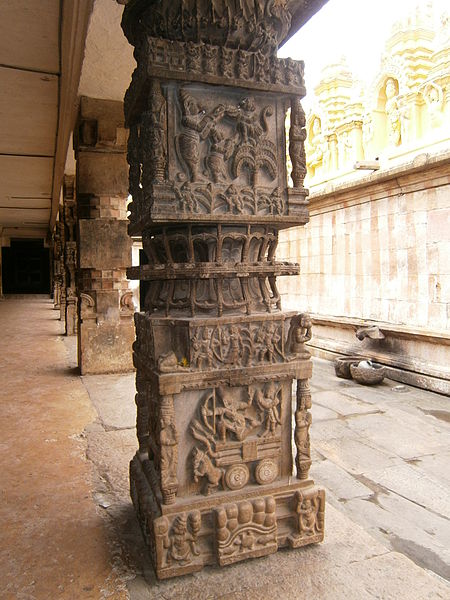 File:Melukote- Sculptures at Cheluvanarayana Temple.JPG