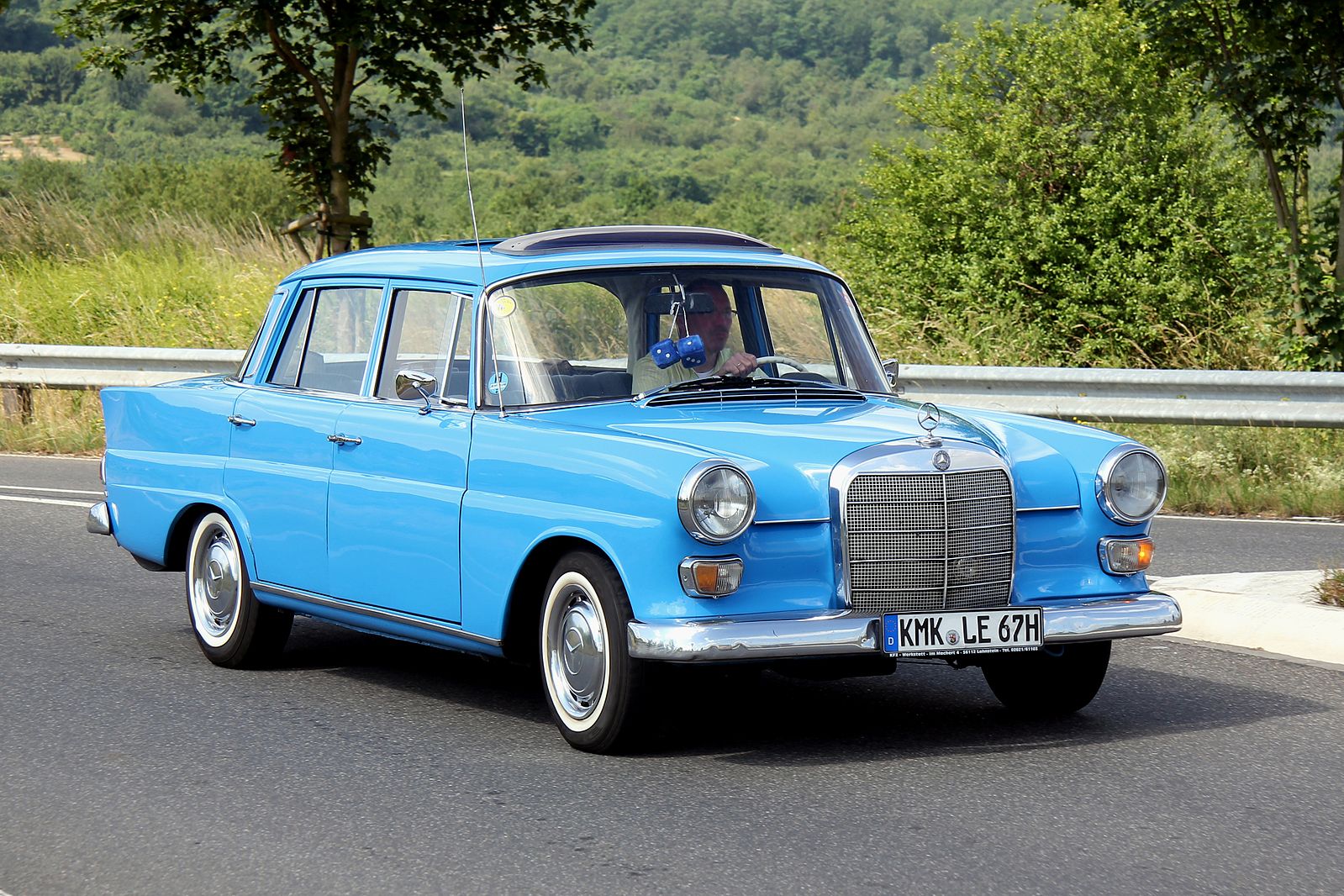 FileMercedesBenz 200 D, Bj. 1967 (W 110).JPG Wikimedia