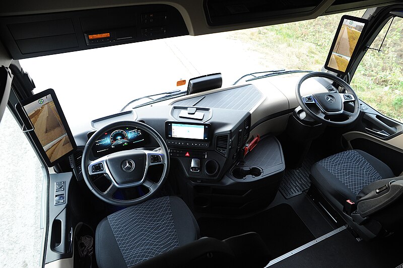 File:Mercedes-benz actros 5 cabin digital mirror double steering wheel.jpg