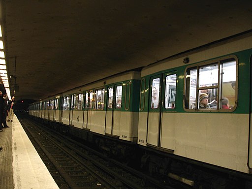 Metro Paris - Ligne 5 - station Republique 02