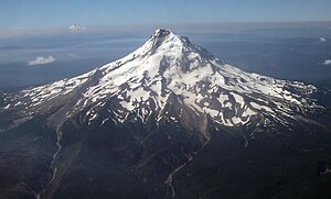 English: Mt. Hood Looking South with Mt. Jeffe...