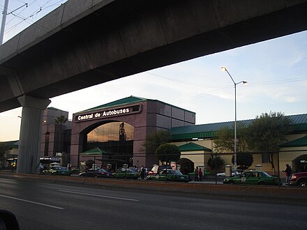 Monterrey's Central de Autobuses, Metrorrey subway line running overhead.