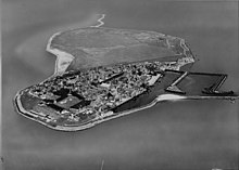 Aerial photograph of the former island Urk, before its integration in the Noordoostpolder, 1920–1940. Nederlands Instituut voor Militaire Historie.