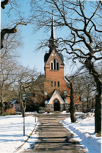 File:Nacka kyrka 2011b.JPG