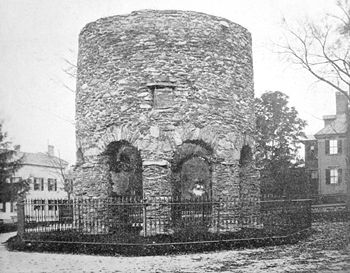 English: The old stone tower in Touro Park, Ne...