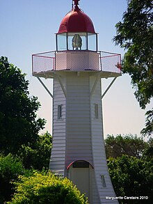 Old Burnett Heads Light closeup, 2010.jpg