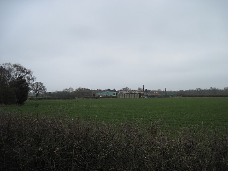 File:Over field to Marsh Farm - geograph.org.uk - 3913008.jpg