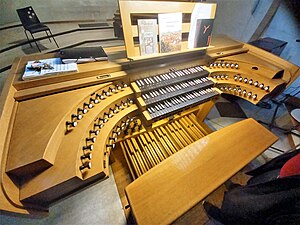 Püttlingen, Liebfrauenkirche (Haerpfer-Orgel, Spieltisch) (1).jpg