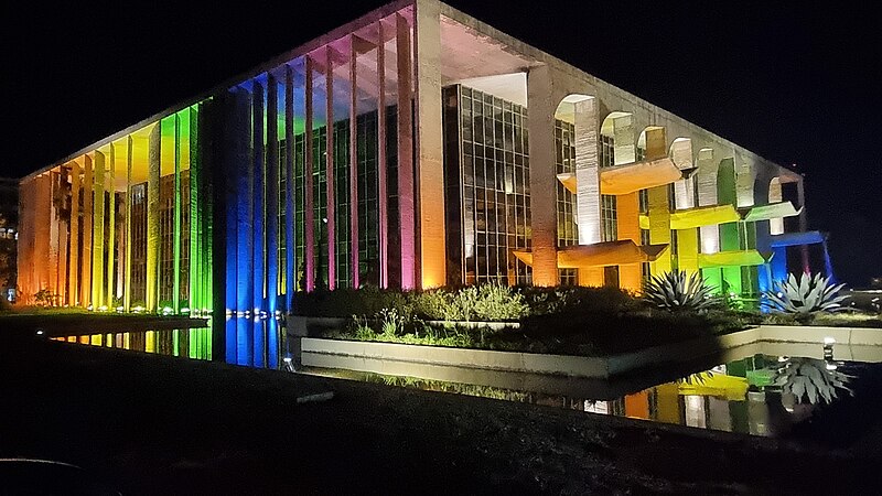 File:Palácio da Justiça - iluminação LGBTQIA.jpg