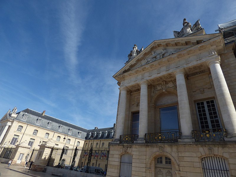 File:Palais des Ducs et des États de Bourgogne - Place de la Liberation, Dijon - Musée des Beaux-Arts de Dijon (35792401491).jpg