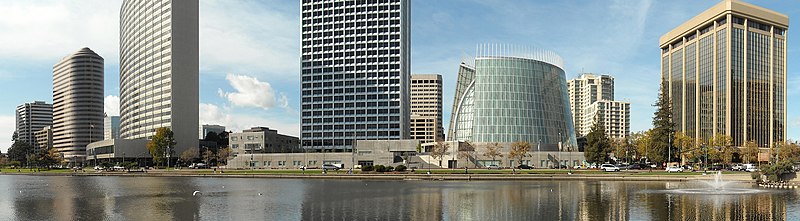 File:Panorama-downtown-oakland by Daniel Ramirez (cropped).jpg