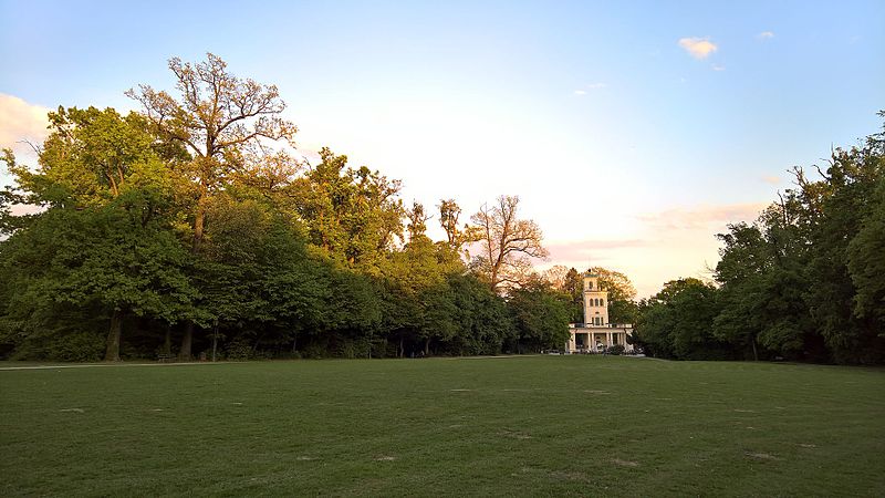 File:Park Maksimir, na putu za Vidikovac, Zagreb 3.jpg