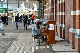 Pianomuziek op station Nijmegen (16245080682)