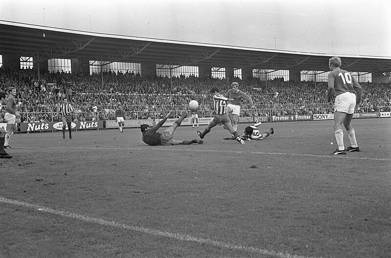 File:Piet Keizer in actie, Bestanddeelnr 921-5943.jpg