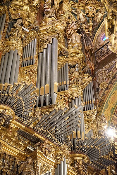 File:Pipe Organ Braga Cathedral (8).jpg