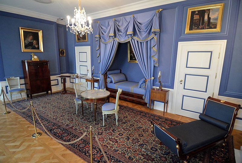 File:Pokój sypialny Pałac pod Blachą.JPG