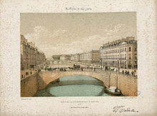 La Loire, canalisée par deux quais en pierre bordés d'immeubles rectilignes.