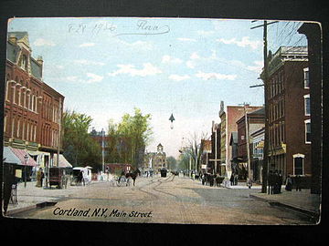 Datei:PostcardCortlandNYMainSt1906.jpg