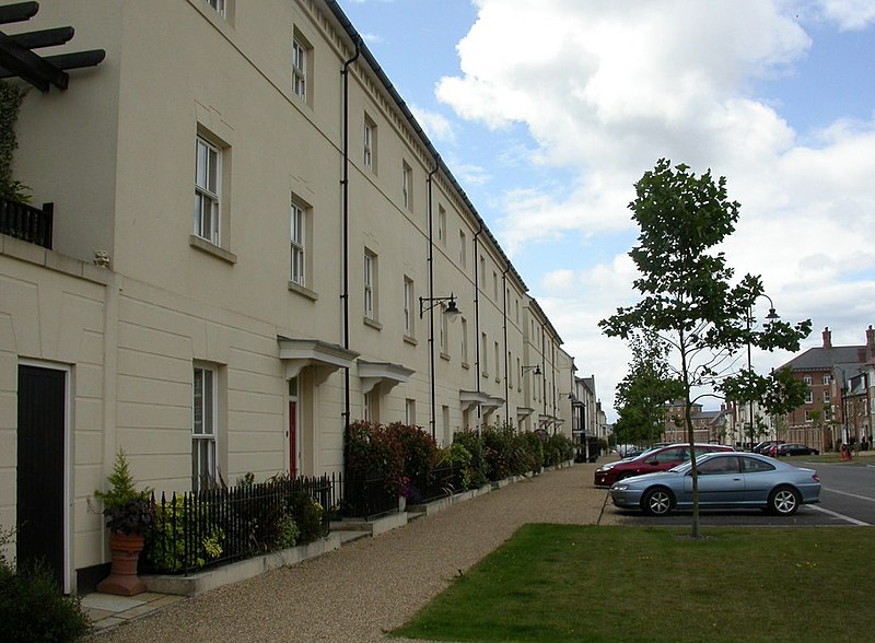 File:Poundbury, terrace - geograph.org.uk - 2000692.jpg