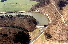 Le prébarrage à Pont Misère en avril 1991 lors de la vidange du lac.