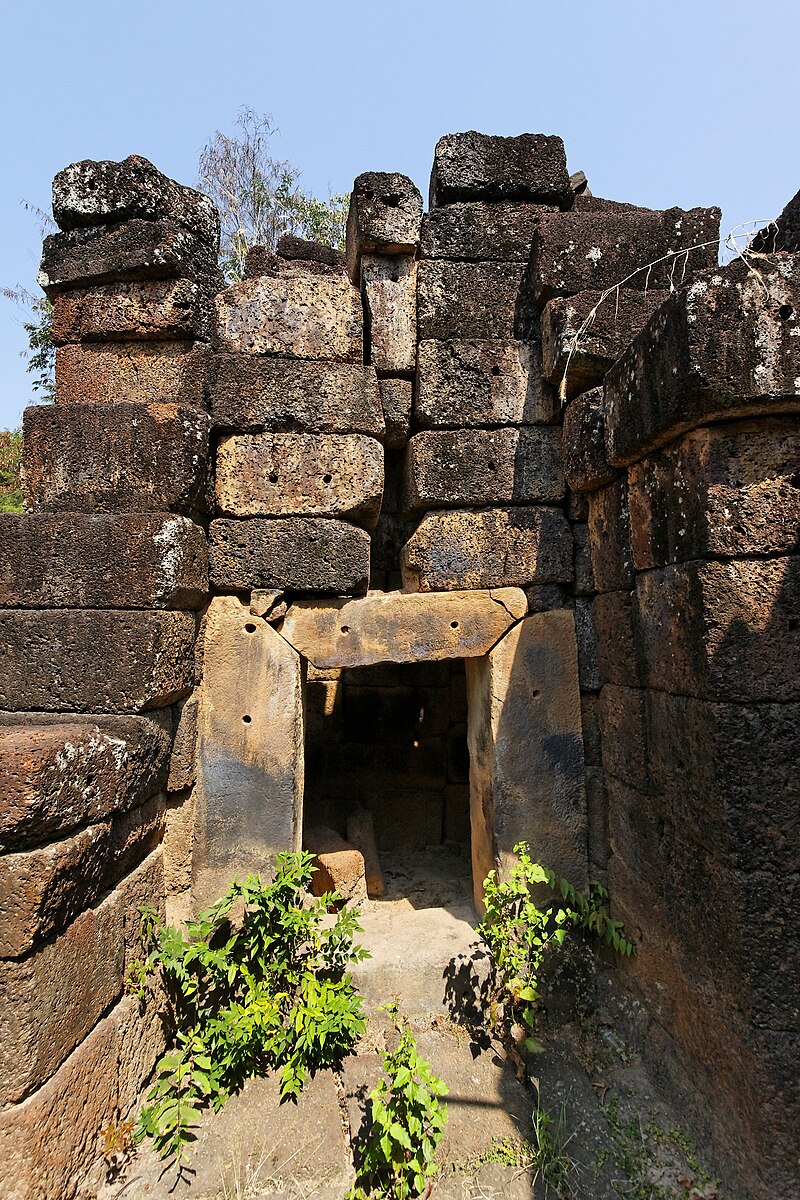 File:Prasat Sa Kamphaeng Noi-007.jpg - Wikimedia Commons