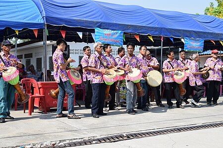 ไฟล์:Pre-Songkran_Festival_3,_Tak,_Thailand.JPG