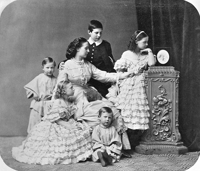 (Clockwise) Grand Duchess Alexandra Iosifovna with her five eldest children: Nicholas, Olga, Dimitri, Vera and Constantine Constantinovich